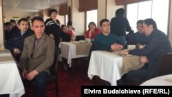 Кыргызстанские мигранты на встрече с представителями Генконсульства КР в Стамбуле.