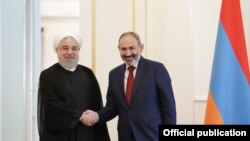 Нікол Пашинян (на фото: праворуч від президента Ірану Хасана Роугані), який підтримує тісні взаємини і з Тегераном, і з Вашингтоном, заперечив, що вітав Трампа з ліквідацією іранського генерала