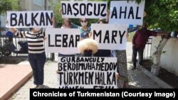 Kiprdäki türkmen raýatlary protest geçirdi