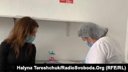 Залишити заявку на колективну вакцинацію можна через контактний центр