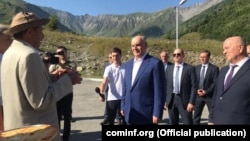 Аслана Бжания приняли по осетинским традициям – с тремя пирогами и пивом