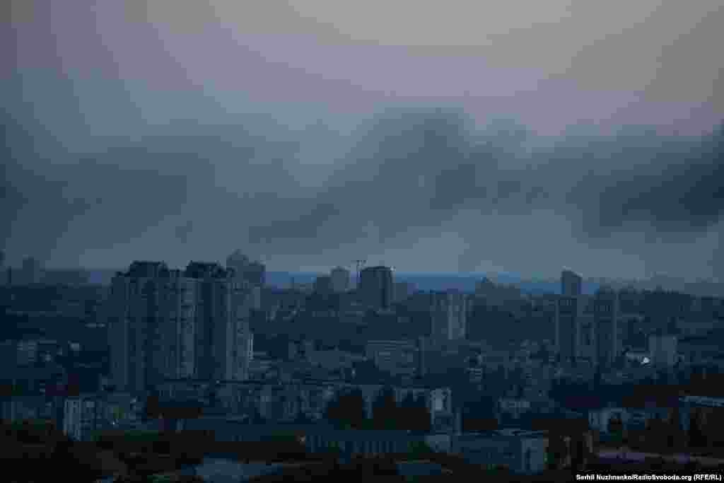 Світанок у Києві після однієї із наймасованіших повітряних атак РФ по Україні 