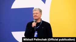 У «Європейській солідарності» заявляють про кампанію «інформаційного кілерства» проти лідера партії, п’ятого президента України Петра Порошенка і його команди