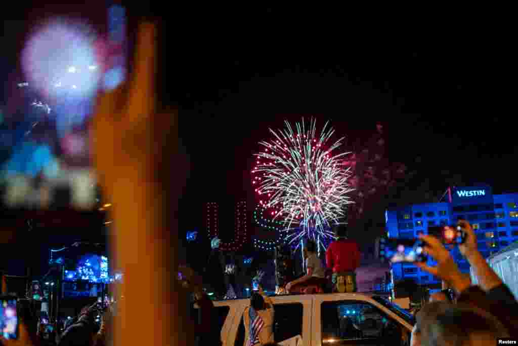 Delauer ka festuar me fishekzjarre.