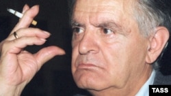 Работы над фильмом «Софичка» завершатся весной 2016 года. И как было бы здорово, если бы фильм стал приятным сюрпризом и хорошим подарком к 87-летию Фазиля Искандера