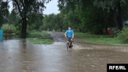 ДСНС очікує «формування значного мiсцевого та схилового стоку з пiдтопленням понижених мiсць, особливо в населених пунктах»