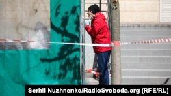 Коронавірус у Вишневому: в гуртожитку виявили 78 хворих – фоторепортаж