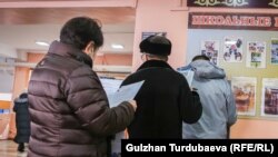 28-ноябрдагы парламенттик шайлоо учурунда тартылган сүрөт. 