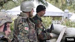 Грузинські війська на позиціях поблизу межі з Південною Осетією. 6 серпня 2008 року