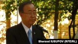 UN Secretary-General Ban Ki-moon honors the memory of those killed in Kyrgyzstan's Osh region in 2010 -- one of the few things Uzbek media reported.