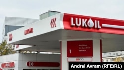 Автозаправна станція під брендом Lukoil у Румунії, фото ілюстративне