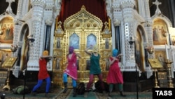 Панк-гурт Pussy Riot у храмі Христа-Спасителя у Москві 