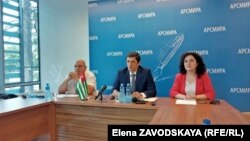 Темур Надарая, Темур Гулия, ведущая пресс-конференции Анаид Гогорян