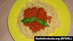 Спаґетті під соусом з м'ясного фаршу болоньєзе