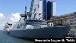 «Жодні постріли не були спрямовані в бік корабля ВМС Defender і ми не підтверджуємо, що по його шляху слідування були скинуті бомби», – йдеться в заяві Міністерства оборони Великої Британії
