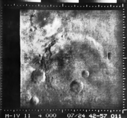 Pogled na površinu Marsa iz orbitera ‘Zond 2’ 1965., šest godina prije nego što su se lenderi ‘Mars 2’ i’ Mars 3’ približili.