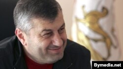 Упорство, с которым экс-президент продолжает идти к цели, несмотря на препятствия, у многих в Цхинвале вызывает интерес