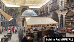 Avlu, cafeneaua ONG-ului care salvează femei.