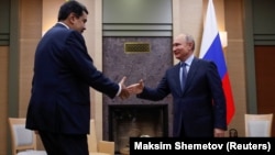 Ніколас Мадуро (ліворуч) на зустрічі з президентом Росії Володимиром Путіним у Москві, грудень 2018 року