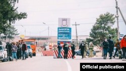 Блокпосты, которыми был окружен район, уже демонтированы – в Марнеули можно беспрепятственно въезжать и выезжать