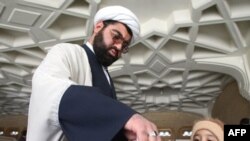 انتخابات دور دوم مجلس شورای اسلامی قرار است در ارديبهشت ماه سال آينده برگزار شود.(عکس: AFP)