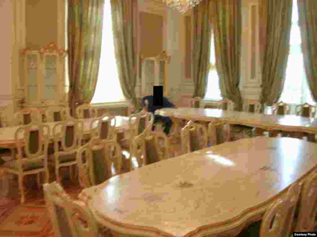 Фотографії ймовірного «палацу Путіна» у Прасковеївці на Чорному морі