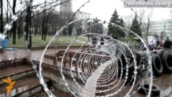 Барикади та наметове містечко у Луганську