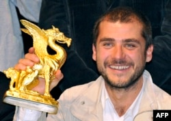 Камен Калев с Голямата награда за "Източни пиеси" от фестивала в Токио, 25 октомври 2009 г.