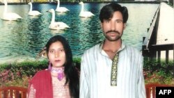 Shahzad Masih (right) and Shama Bibi were beaten and then set on fire by an angry mob at a brick kiln in Punjab Province in 2014.