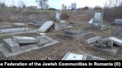 Cimitirul evreiesc din Huși după vandalizarea de la începutul acestui an