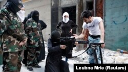 Джихадисты обучают женщин в Сирии. Иллюстративное фото