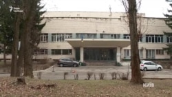 «Більше важких хворих на COVID, яким потрібен кисень». Репортаж із лікарень Києва та Харкова