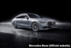 چرخ‌های عقب این خودرو هم مانند چرخ‌های جلو قابلیت فرمان‌پذیری دارند که این عامل سبب افزایش قدرت مانور خودرو می‌شود.