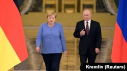 Германиянын канцлери Ангела Меркел жана Орусиянын президенти Владимир Путин.
