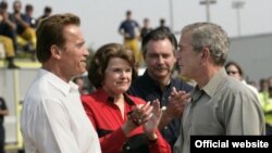 آرنولد شوارتزنگر ستاره سابق هالیوود به عنوان فرمانده ایالت کالیفرنیا در تلاش است تا با واسطه گری، به اعتصاب نویسندگان در هالیوود پایان دهد.