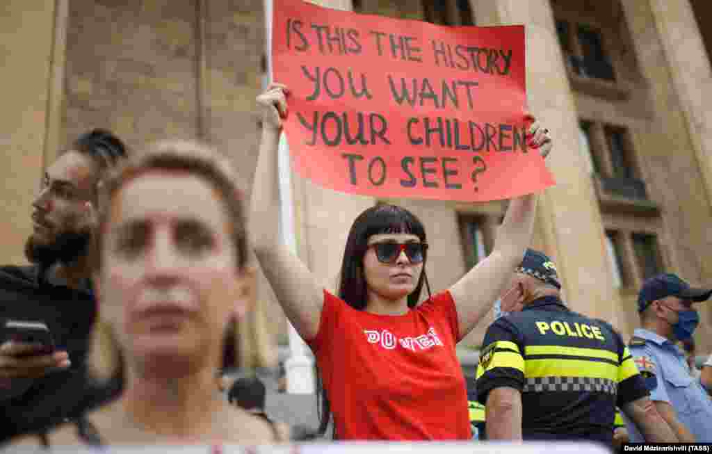 &laquo;Такую историю вы хотите, чтобы увидели ваши дети?&raquo;