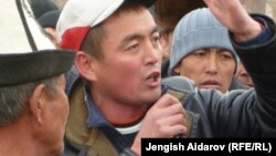 Акция протеста жителей села Катран, Лейлекский район Баткенской области, 28 ноября 2012 года.