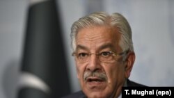 خواجه محمدآصف پیش از این گفت از اینکه دولت آمریکا "فداکاری‌های پاکستان" را فراموش کرده بسیار سرخورده شده است.