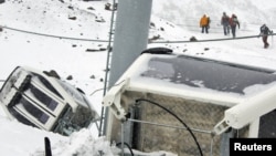 Глашев и Шхагошев убеждены, что предлагаемые ими свежие методы борьбы с преступность и экстремизмом на Кавказе начнут работать сразу, лишь только будут применены на должном уровне