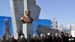 В ходе визита в Туркменабад делегация Узбекистана возложит цветы к памятнику бывшему авторитарному президенту Узбекистана Исламу Каримову. Туркменабад (архивное фото)