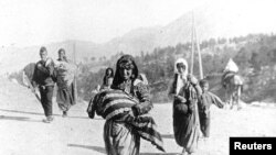 خانواده‌ای ارمنی‌تبار در حال مهاجرت از آناتولی شرقی