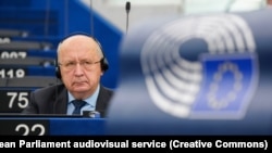 Єврокомісар з оборони Андрюс Кубілюс під час дебатів у Європарламенті щодо порушень Росією повітряного простору ЄС. Страсбург, Франція, 8 жовтня 2025 року