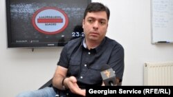 «Студия "Маэстро" собирается расширить зону своего вещания путем передачи антенн населению» - так гласит официальное заявление компании. Что в компании понимают под «передачей антенн», объяснил глава студии Бачо Кикабидзе