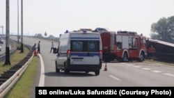 U autobusu kosovskih registarskih tablica, koji je putovao na redovnoj liniji Frankfurt-Priština, bilo je 67 putnika i dva vozača. Hitne služne na mestu nesreće, 25. jul 2021.