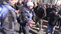 Сутички на мітингу Порошенка у Києві – відео