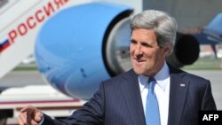 John Kerry na moskovskom aerodromu
