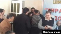 "Ҳамла" ба дафтари ҲСДТ. Акс аз видеои ББС