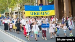 Українська діаспора Австралії під час параду в Аделаїді. Січень 2015 року