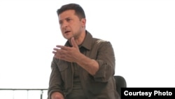 «Не тільки Росія, але і інші держави» не хочуть піднімати питання Криму і об’єднувати з питанням деокупації українських територій, сказав Володимир Зеленський