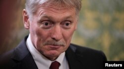 Речник російського президента також розкритикував Європу, заявивши, що вона перебуває «в антиросійській і мілітаристській істериці, і це заважає процесу виходу на мирне врегулювання в Україні»